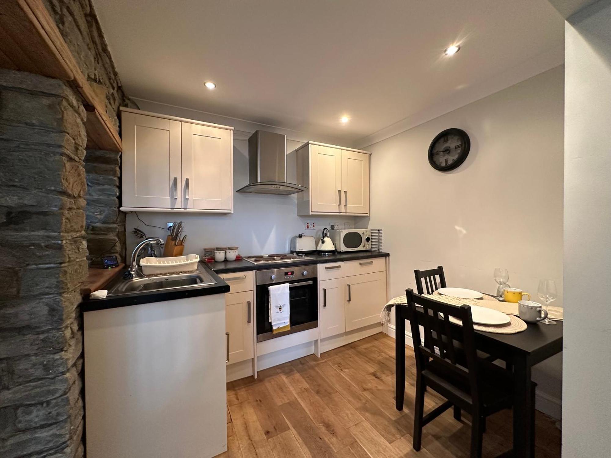 The Cosy Cottage Retreat! Perfect For Contractors, Relocators, Getaway Llantrisant  Extérieur photo